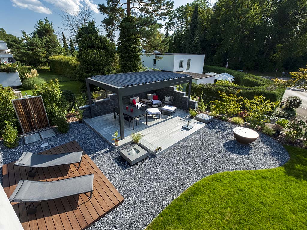 Blick auf eine von der Ovenstone AG errichteten Gartenoase der Extraklasse